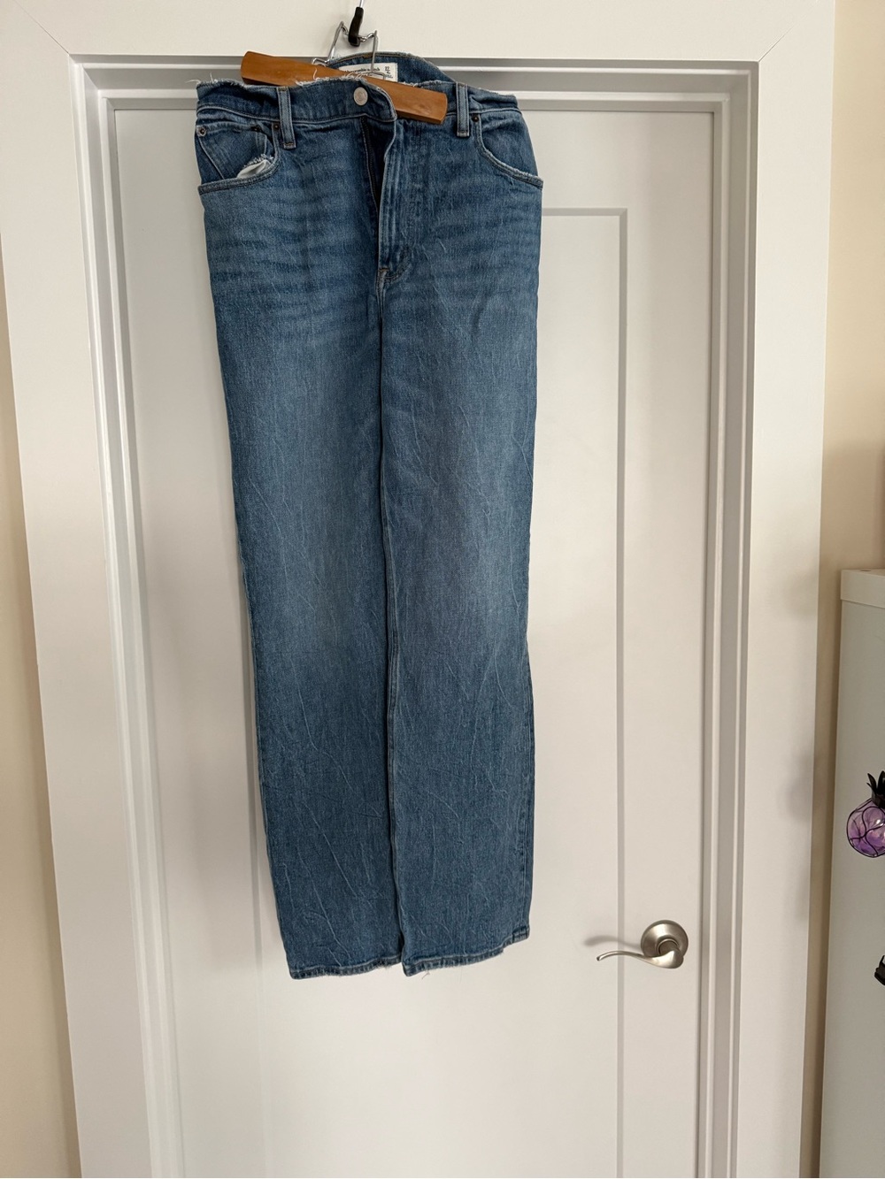 Abercrombie & Fitch 90’s Straight Ultra High Rise Waist size 27/women’s 4
